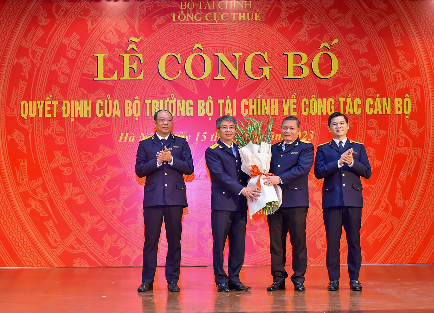 Ban L&atilde;nh đạo Tổng cục Thuế ch&uacute;c mừng T&acirc;n Quyền Tổng cục trưởng Tổng cục Thuế Mai Xu&acirc;n Th&agrave;nh.