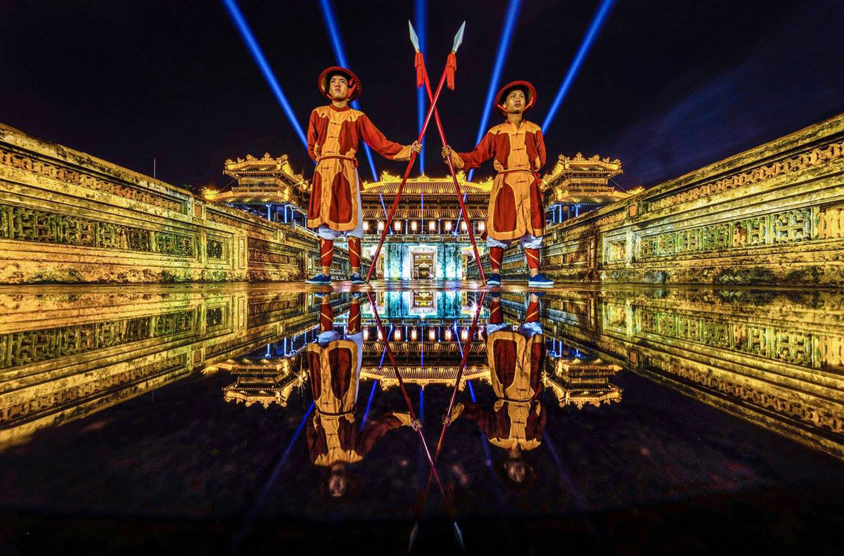 Đường v&agrave;o Ngọ M&ocirc;n (t&aacute;i hiện lịch sử kinh th&agrave;nh Huế trong chương tr&igrave;nh "Đại nội về đ&ecirc;m"). Nguồn: Vietnamheritage