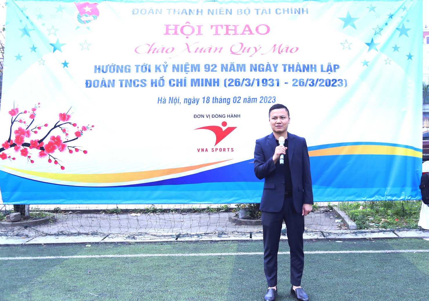 Đồng ch&iacute; L&ecirc; Đ&ocirc;n - B&iacute; thư Đo&agrave;n Thanh ni&ecirc;n Bộ T&agrave;i ch&iacute;nh ph&aacute;t biểu khai mạc Hội thao.