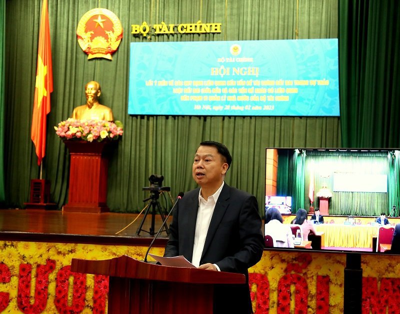 Thứ trưởng Bộ Tài chính Nguyễn Đức Chi phát biểu tại hội nghị. 