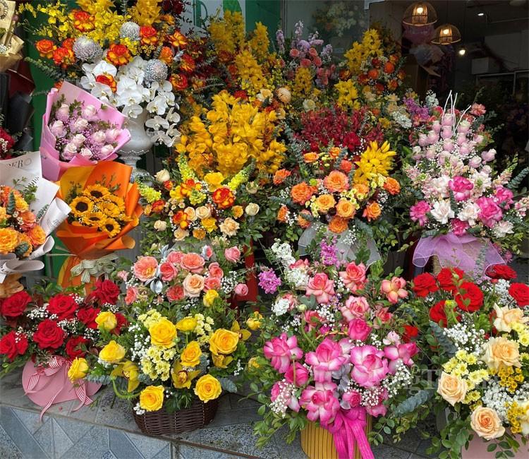 Những b&oacute; hoa c&oacute; gi&aacute; kh&ocirc;ng &iacute;t hơn 250.000 đồng