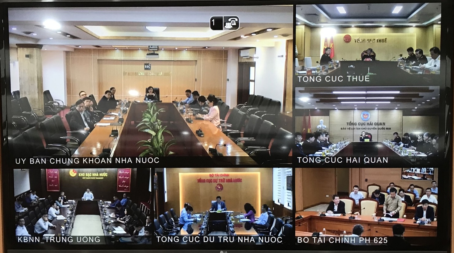 Giao ban theo hình thức trực tuyến.