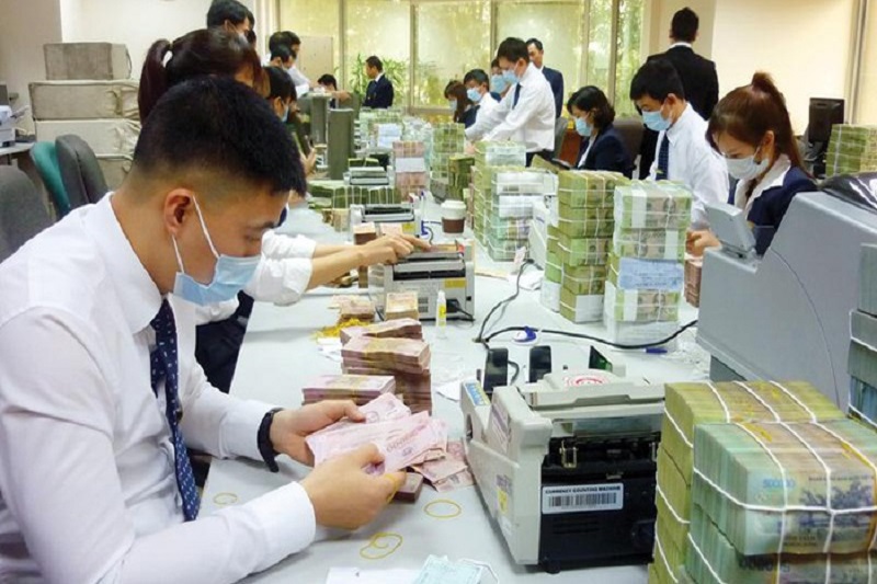 NHNN đ&atilde; chỉ đạo các TCTD tri&ecirc;̉n khai đồng bộ c&aacute;c giải ph&aacute;p tháo gỡ khó khăn cho DNNVV tiếp cận vốn.