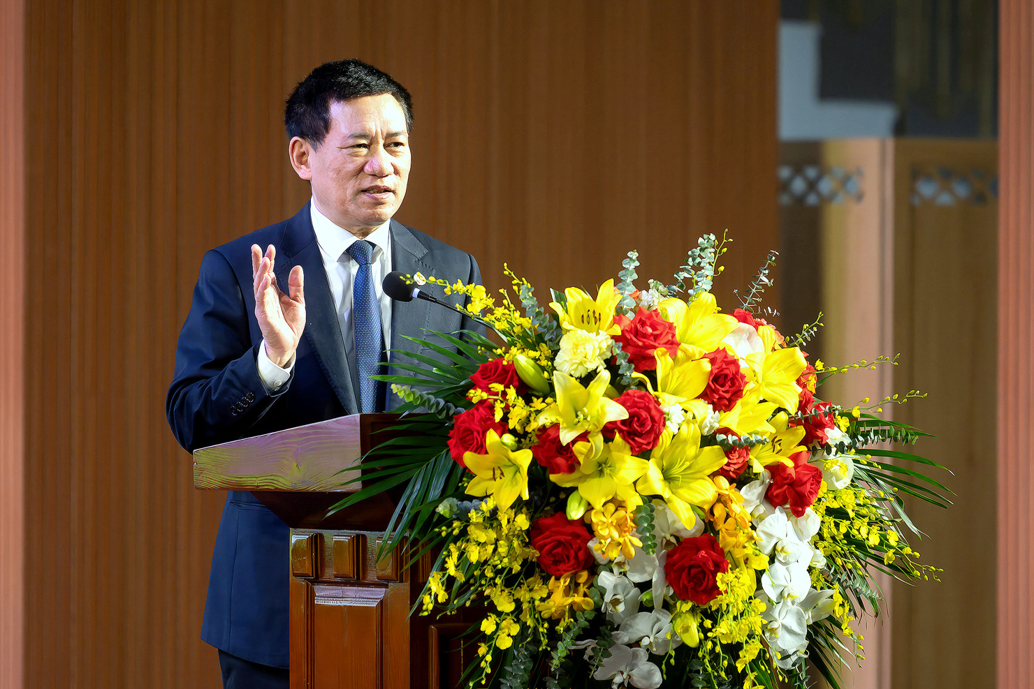 Bộ trưởng Bộ Tài chính Hồ Đức Phớc phát biểu tiếp thu ý kiến chỉ đạo của Chủ tịch Quốc hội.