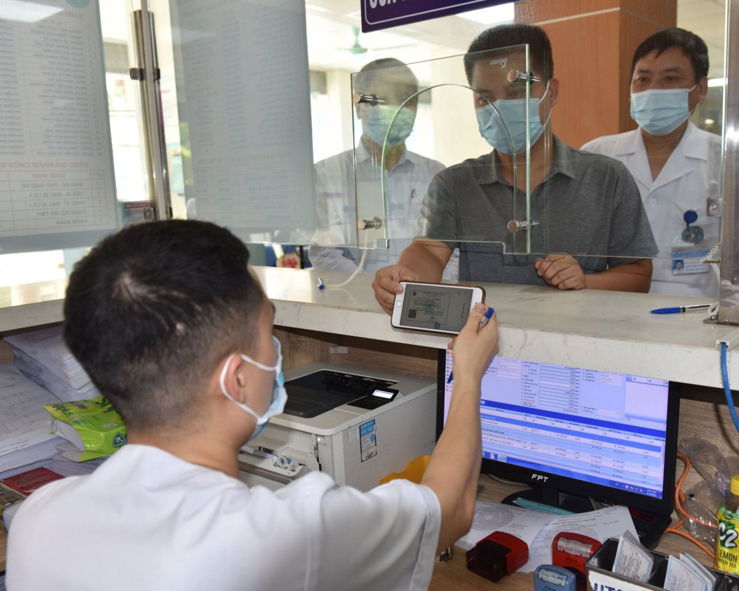 Để tạo thuận lợi cho các đơn vị, doanh nghiệp, BHXH Việt Nam đã công bố công khai nhiều TTHC.