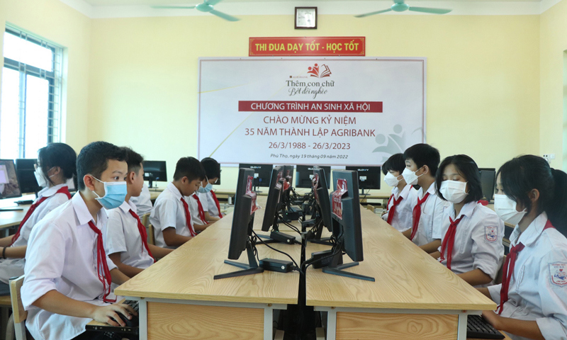 Agribank đã tài trợ và trang bị máy vi tính cho Trường tiểu học Hà Ngọc, Hà Trung, Thanh Hóa. Nguồn: Agribank.