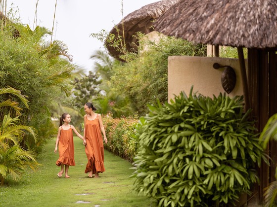 Mang d&aacute;ng vẻ y&ecirc;n b&igrave;nh b&ecirc;n bờ biển thơ mộng, Ana Mandara Cam Ranh thu h&uacute;t đ&ocirc;ng đảo du kh&aacute;ch trong v&agrave; ngo&agrave;i nước. Ảnh: Ana Mandara Cam Ranh