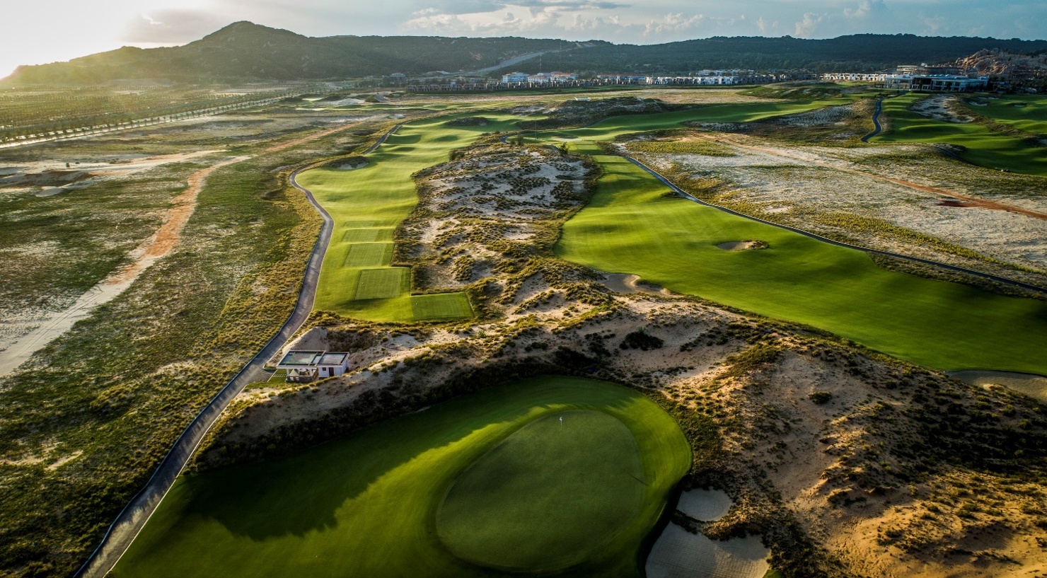 KN Golf Links được thiết kế 27 lỗ, với 18 lỗ theo phong cách sân links (liền kề bờ biển). Ảnh: KN Group