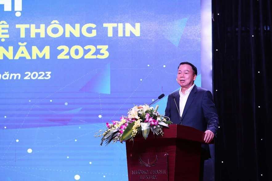 Thứ trưởng Bộ Tài chính Nguyễn Đức Chi dự và chỉ đạo hội nghị.