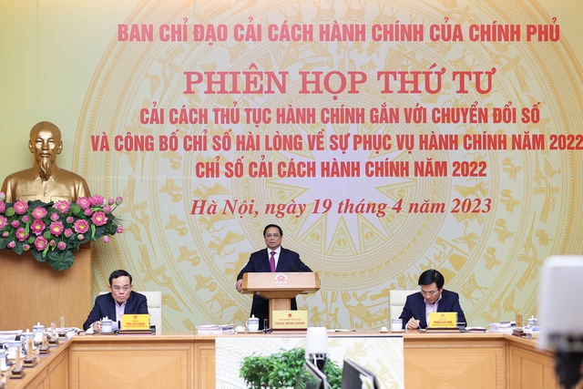 Thủ tướng Chính phủ yêu cầu tiếp tục đẩy mạnh cải cách TTHC gắn với chuyển đổi số phục vụ người dân, doanh nghiệp. Ảnh: VGP/Nhật Bắc