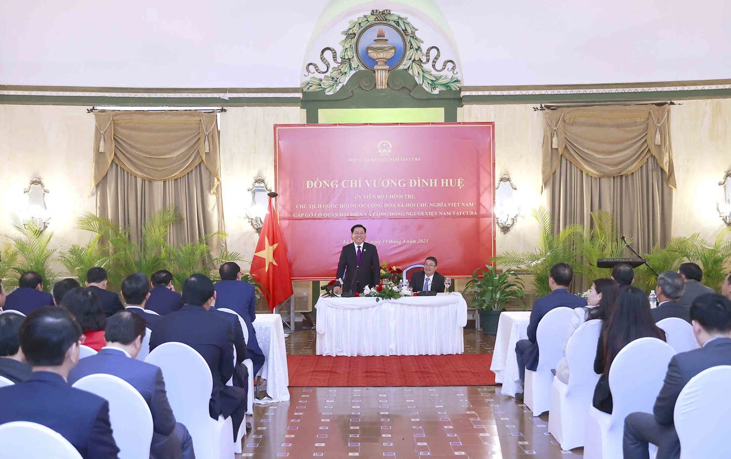 Chủ tịch Quốc hội Vương Đình Huệ chia sẻ xúc động khi trở lại thăm đất nước Cuba tươi đẹp.
