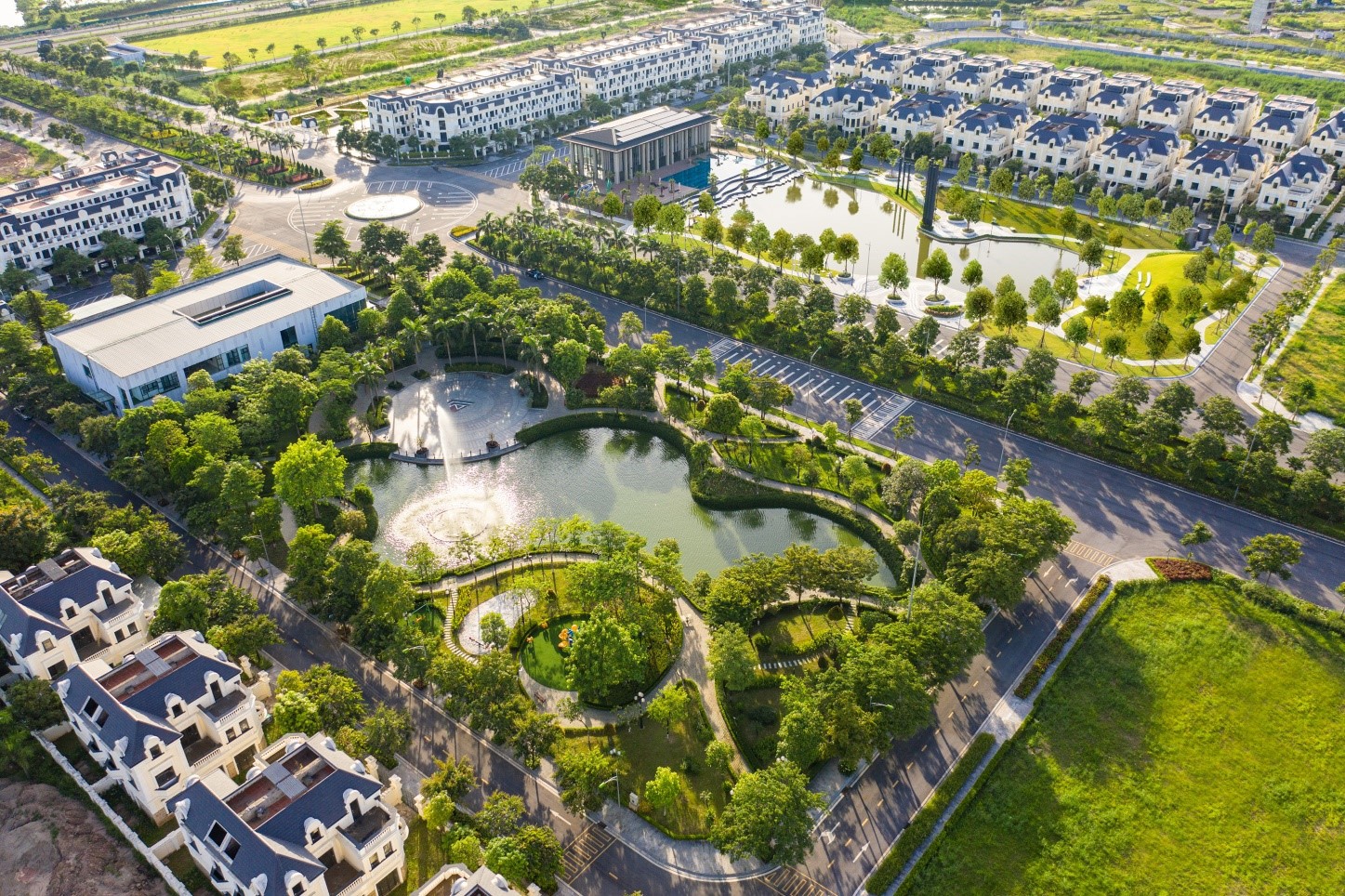 Không gian sống xanh trở thành tiêu chí hàng đầu khi đánh giá một bất động sản hạng sang. Ảnh: KĐT Anlac Green Symphony. 