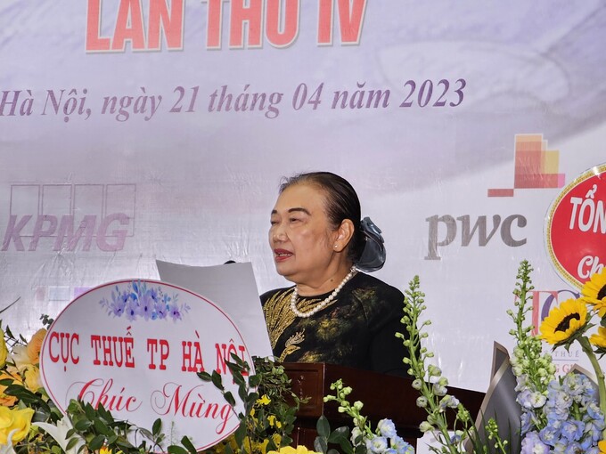 Bà Nguyễn Thị Cúc - Chủ tịch VTCA nhiệm kỳ III phát biểu bế mạc Đại hội.