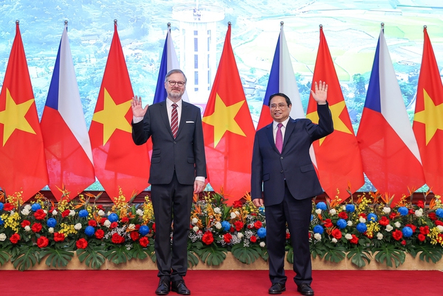 Sáng 21/4, sau lễ đón chính thức, Thủ tướng Chính phủ Phạm Minh Chính có cuộc hội đàm với Thủ tướng Petr Fiala - Ảnh: VGP/Nhật Bắc.