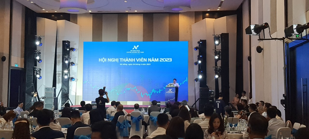 Chủ tịch Hội đồng thành viên Nguyễn Thành Long phát biểu tại Hội nghị.