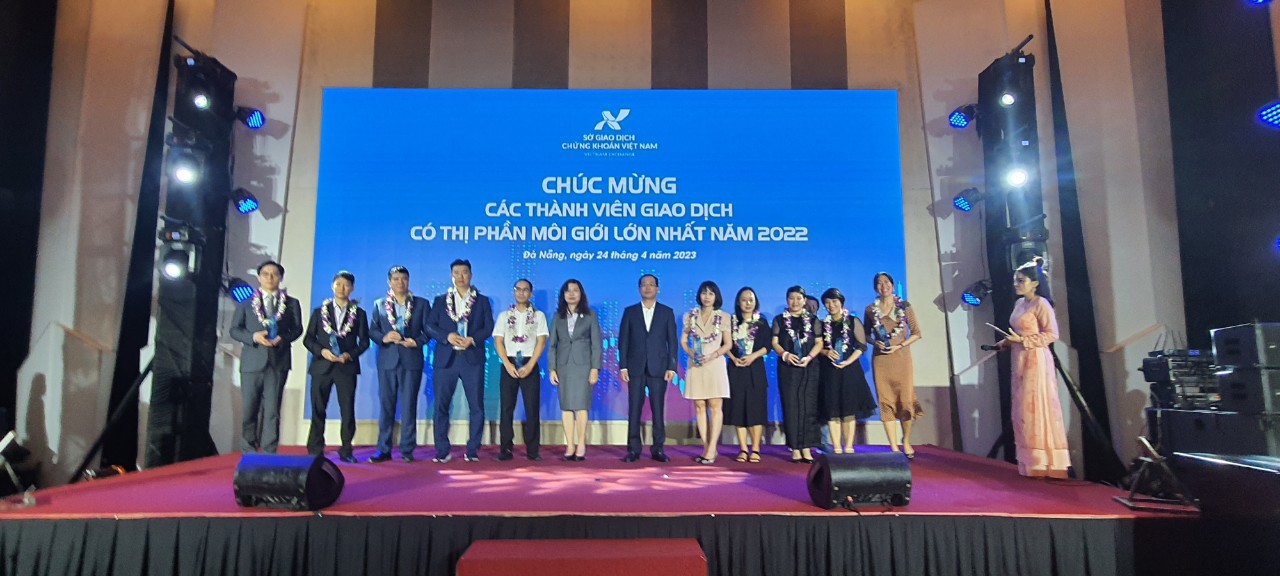 VNX tổ chức Lễ Vinh danh các thành viên thị trường.