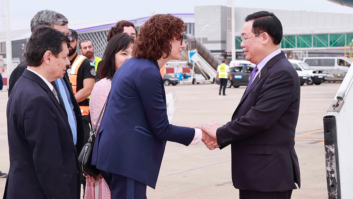 Thứ trưởng Ngoại giao Cecilia Todesca đ&oacute;n Chủ tịch Quốc hội Vương Đ&igrave;nh Huệ.