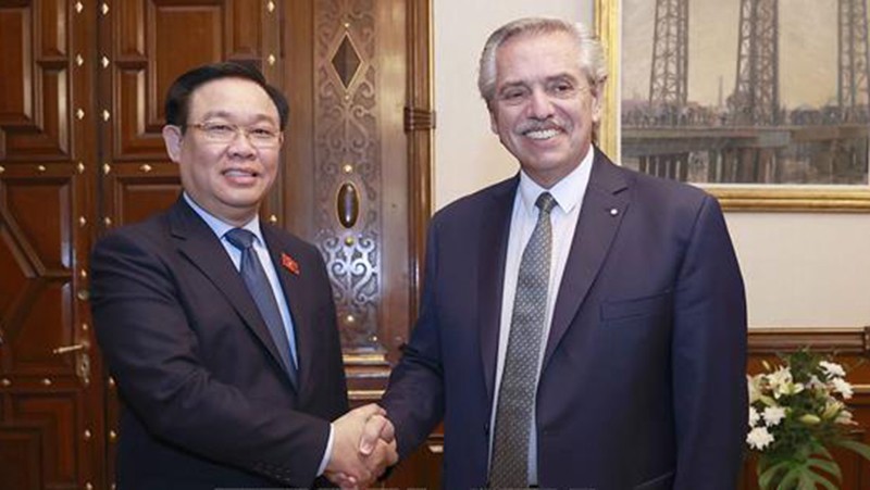 Chủ tịch Quốc hội Vương Đình Huệ và Tổng thống Argentina Alberto Fernandez.