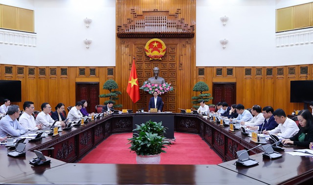 Thủ tướng Phạm Minh Ch&iacute;nh chủ tr&igrave; cuộc họp Thường trực Ch&iacute;nh phủ với c&aacute;c bộ, ng&agrave;nh v&agrave; 5 ng&acirc;n h&agrave;ng thương mại Nh&agrave; nước. Ảnh: VGP/Nhật Bắc