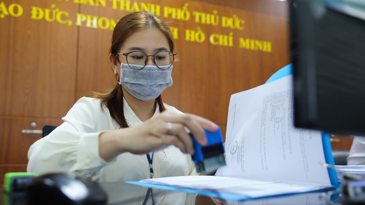 Việc điều chỉnh mức lương cơ sở từ 1.490.000 đồng lên 1.800.000 đồng/tháng (tăng thêm 20,8%) từ ngày 1/7/2023 sẽ góp phần cải thiện đời sống của cán bộ, công chức, viên chức và lực lượng vũ trang.