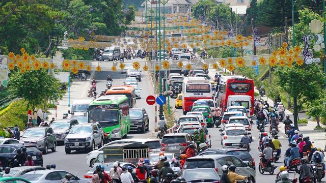 Bảo đảm trật tự, an toàn giao thông dịp nghỉ lễ và cao điểm du lịch hè 2023.