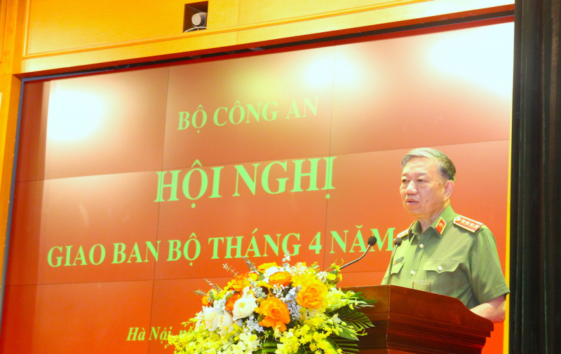 Đại tướng Tô Lâm, Ủy viên Bộ Chính trị, Bí thư Đảng ủy Công an Trung ương, Bộ trưởng Bộ Công an phát biểu kết luận Hội nghị. Ảnh: Quỳnh Vinh.