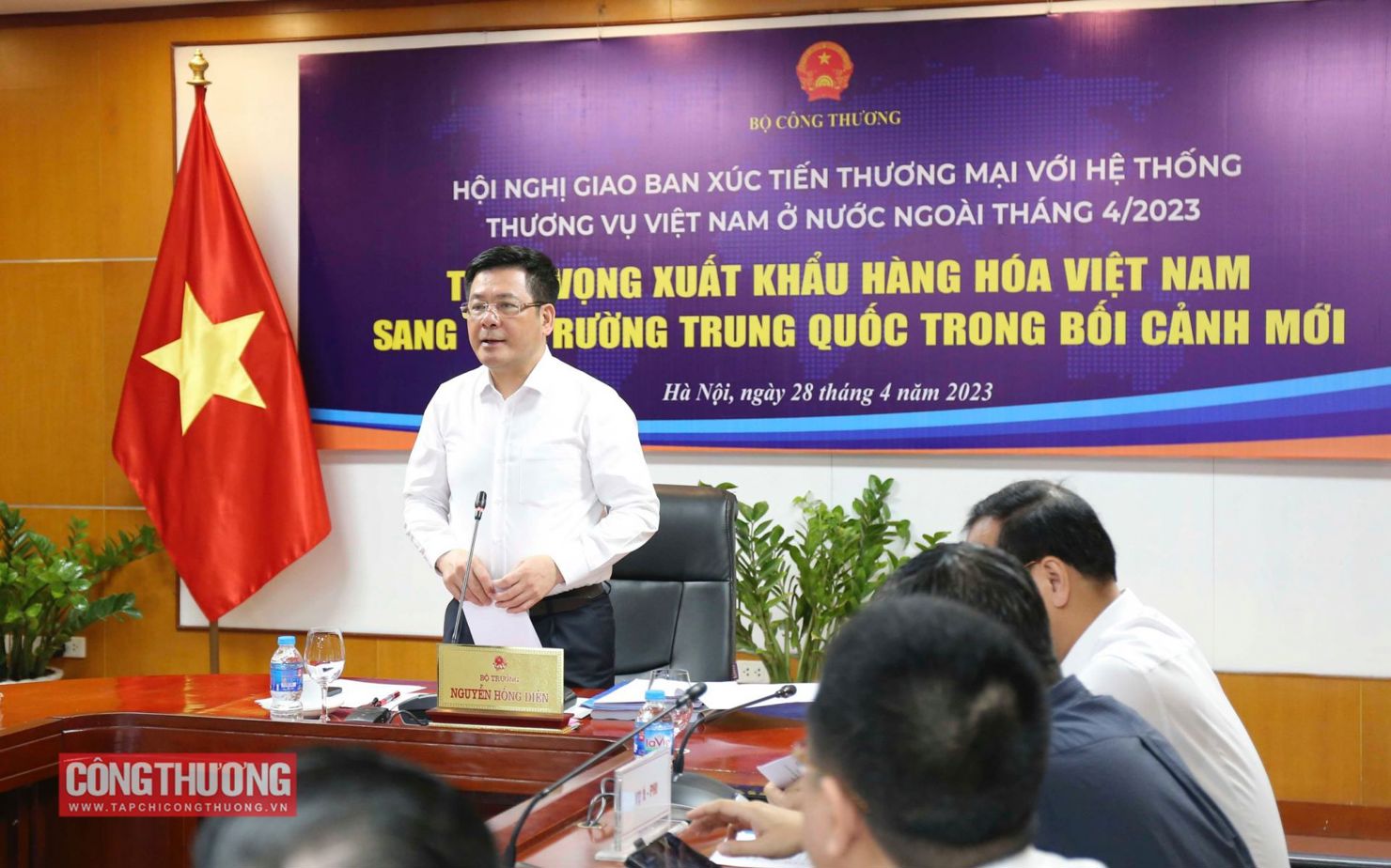 Bộ trưởng Nguyễn Hồng Di&ecirc;n đề nghị cần nhận diện đ&uacute;ng, tr&uacute;ng, kịp thời v&agrave; đ&aacute;nh gi&aacute; đ&uacute;ng cả thời cơ v&agrave; th&aacute;ch thức về thị trường Trung Quốc hiện nay.