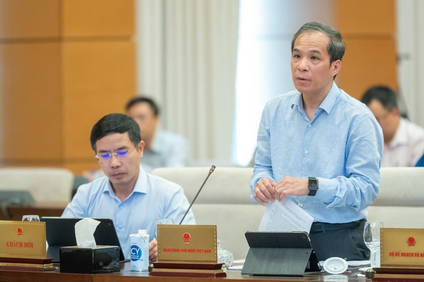 Phó Thống đốc Đoàn Thái Sơn trình bày tờ trình của Chính phủ về việc điều chỉnh bổ sung vốn điều lệ cho Agribank.