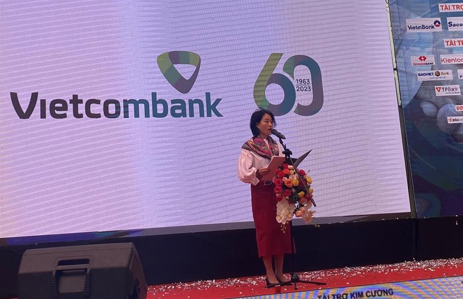 Bà Nguyễn Thị Bảo Linh - Phó Trưởng Ban Tổ chức và Nhân sự Vietcombank phát biểu tại sự kiện 