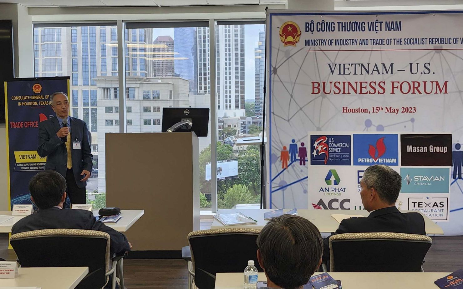 Ông Nguyễn Hồng Dương, Phó Vụ trưởng Vụ Thị trường châu Âu - châu Mỹ phát biểu tại Diễn đàn.