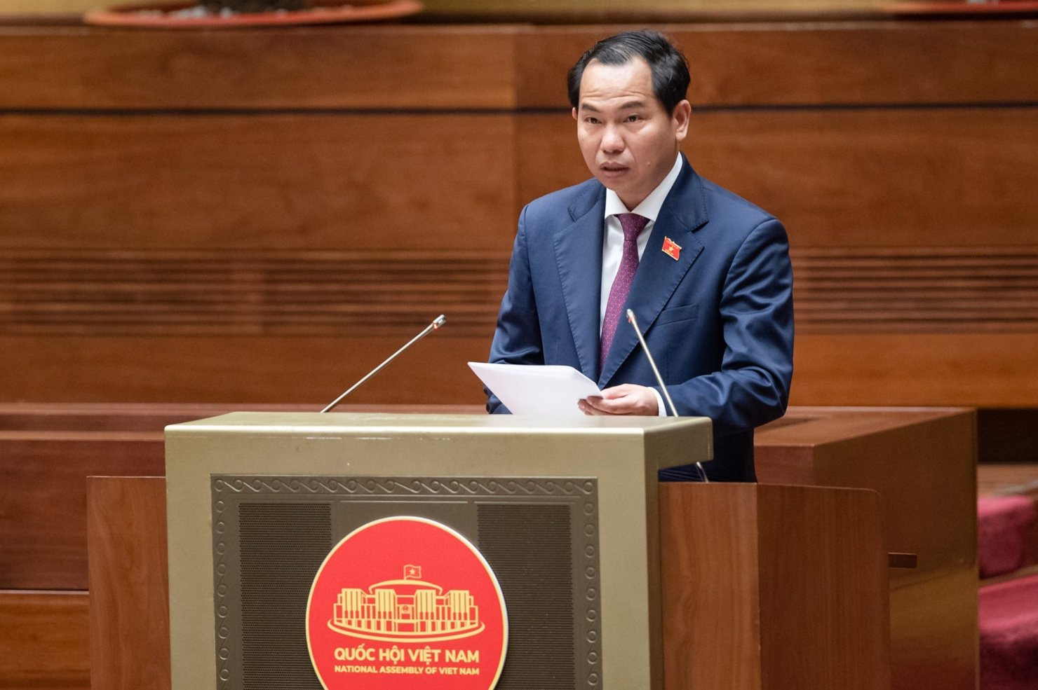 Chủ nhiệm Ủy ban TCNS của Quốc hội Lê Quang Mạnh trình bày Báo cáo thẩm tra về công tác THTK, CLP năm 2022.