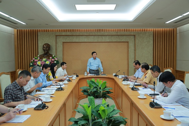 Ph&oacute; Thủ tướng Ch&iacute;nh phủ Trần Hồng H&agrave; đề nghị cần c&oacute; quy định, giải ph&aacute;p để c&aacute;c chủ phương tiện quan t&acirc;m đến "sức khoẻ" của phương tiện, thực hiện kiểm tra định kỳ, bảo dưỡng theo đ&uacute;ng ti&ecirc;u chuẩn kỹ thuật.