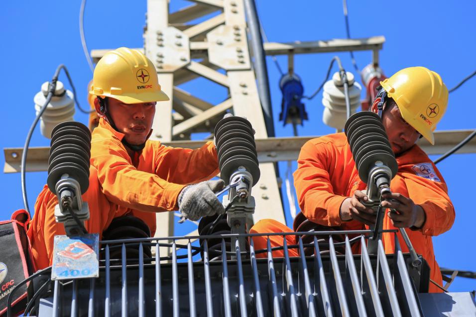 Lãnh đạo Bộ Công Thương kêu gọi tăng cường tiết kiệm điện.