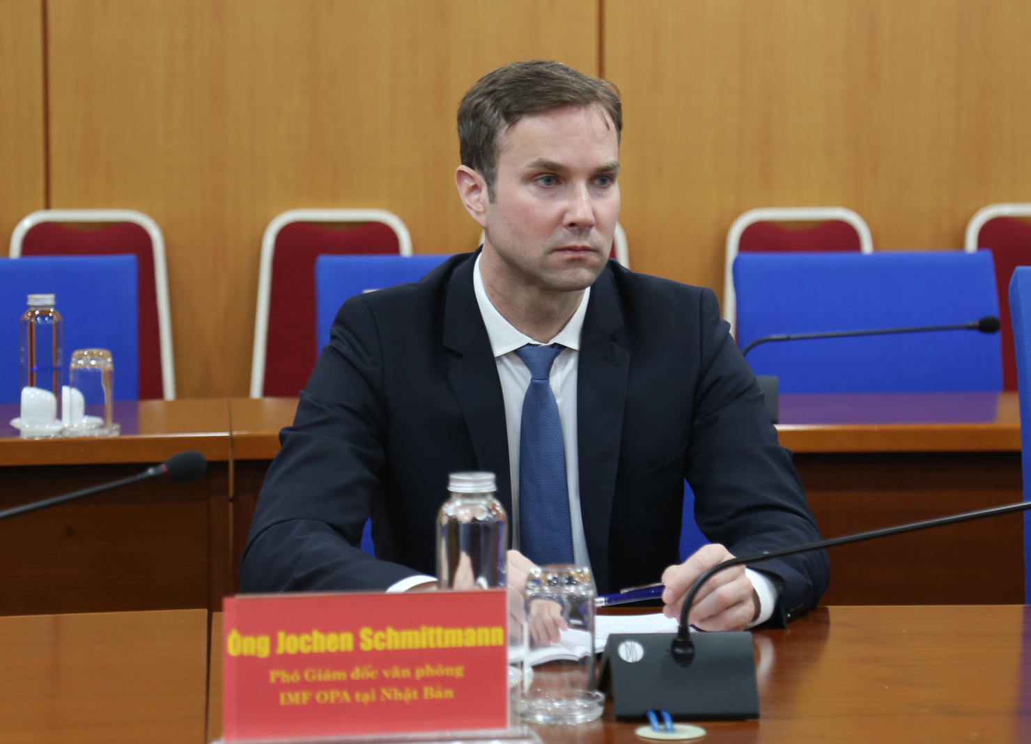 &Ocirc;ng Jochen Schmittmann (Trưởng Đại diện của IMF tại Việt Nam từ th&aacute;ng 8/2023) ph&aacute;t biểu tại buổi l&agrave;m việc.