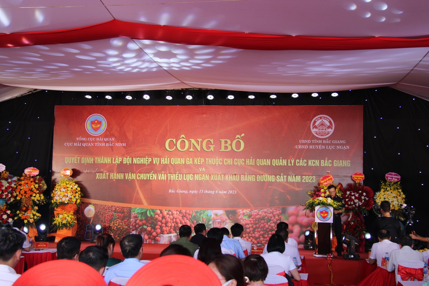 Quang cảnh buổi lễ.