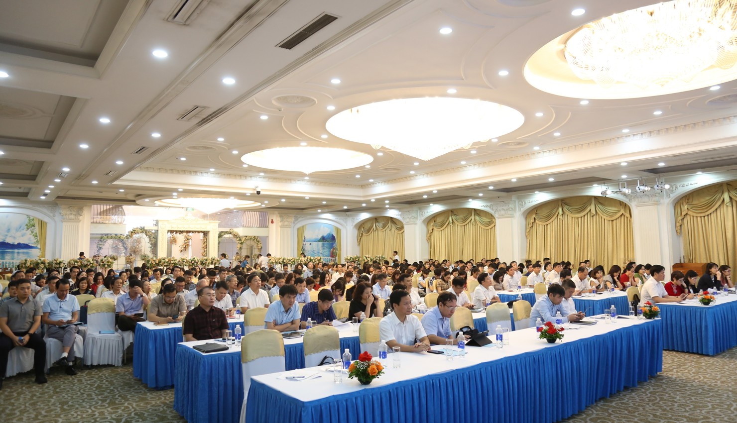 Hội nghị thu h&uacute;t đ&ocirc;ng đảo c&aacute;c đại biểu tham dự. &nbsp;