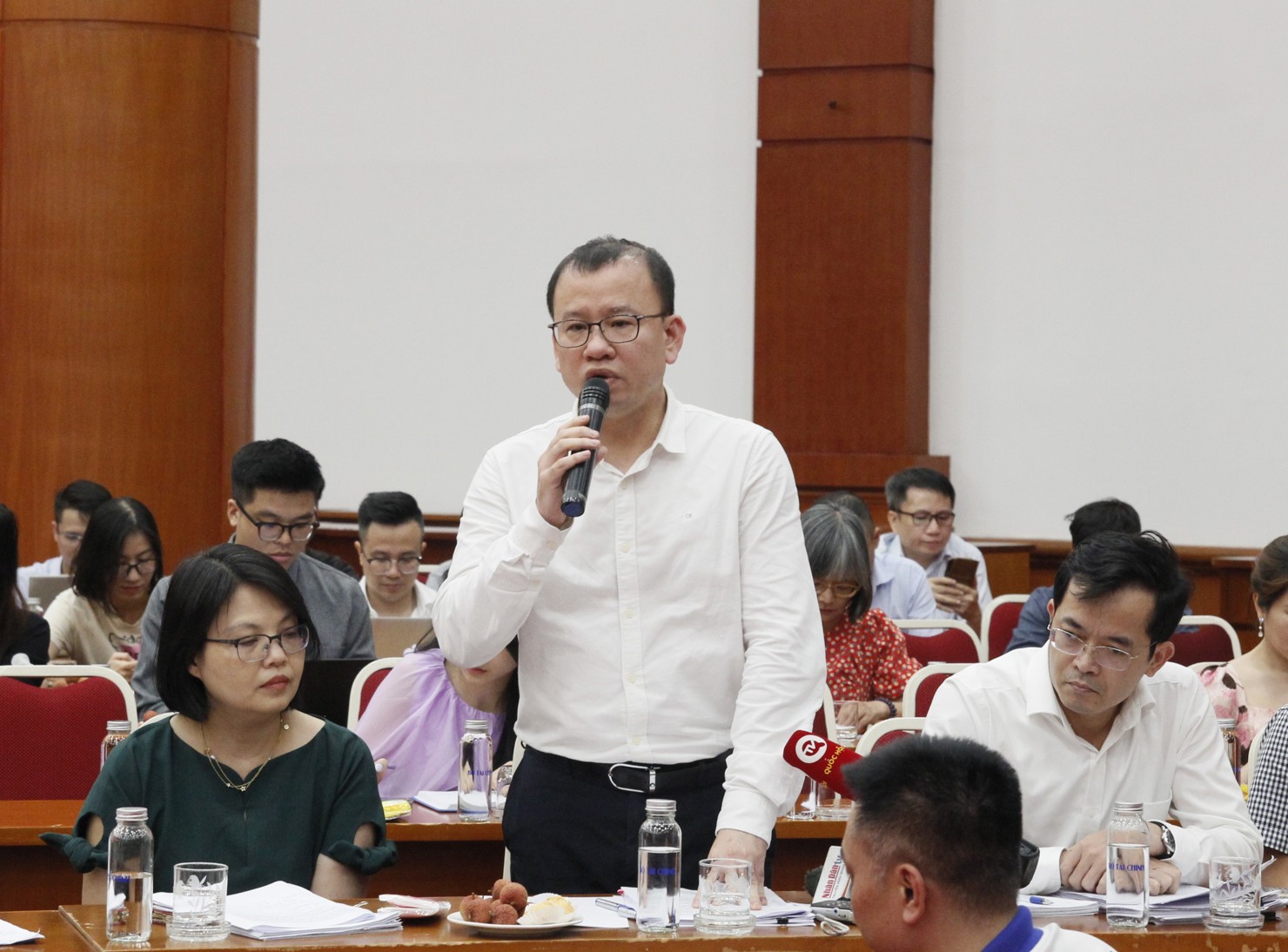 Ph&oacute; Vụ trưởng Vụ T&agrave;i ch&iacute;nh c&aacute;c ng&acirc;n h&agrave;ng v&agrave; tổ chức t&agrave;i ch&iacute;nh Nguyễn Ho&agrave;ng Dương ph&aacute;t biểu tại buổi họp b&aacute;o. Ảnh: Gia H&acirc;n
