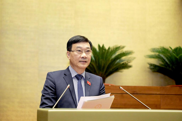Chủ nhiệm Ủy ban Kinh tế Vũ Hồng Thanh trình bày báo cáo. Ảnh: Hồ Long