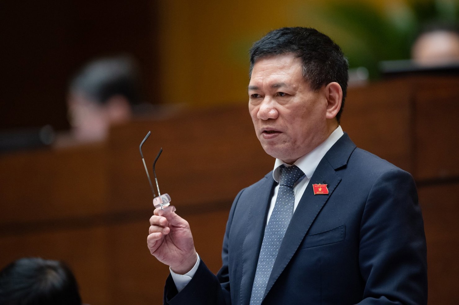 Bộ trưởng Bộ Tài chính Hồ Đức Phớc nêu ý kiến về một số vấn đề được đại biểu Quốc hội quan tâm tại Kỳ họp thứ 5.