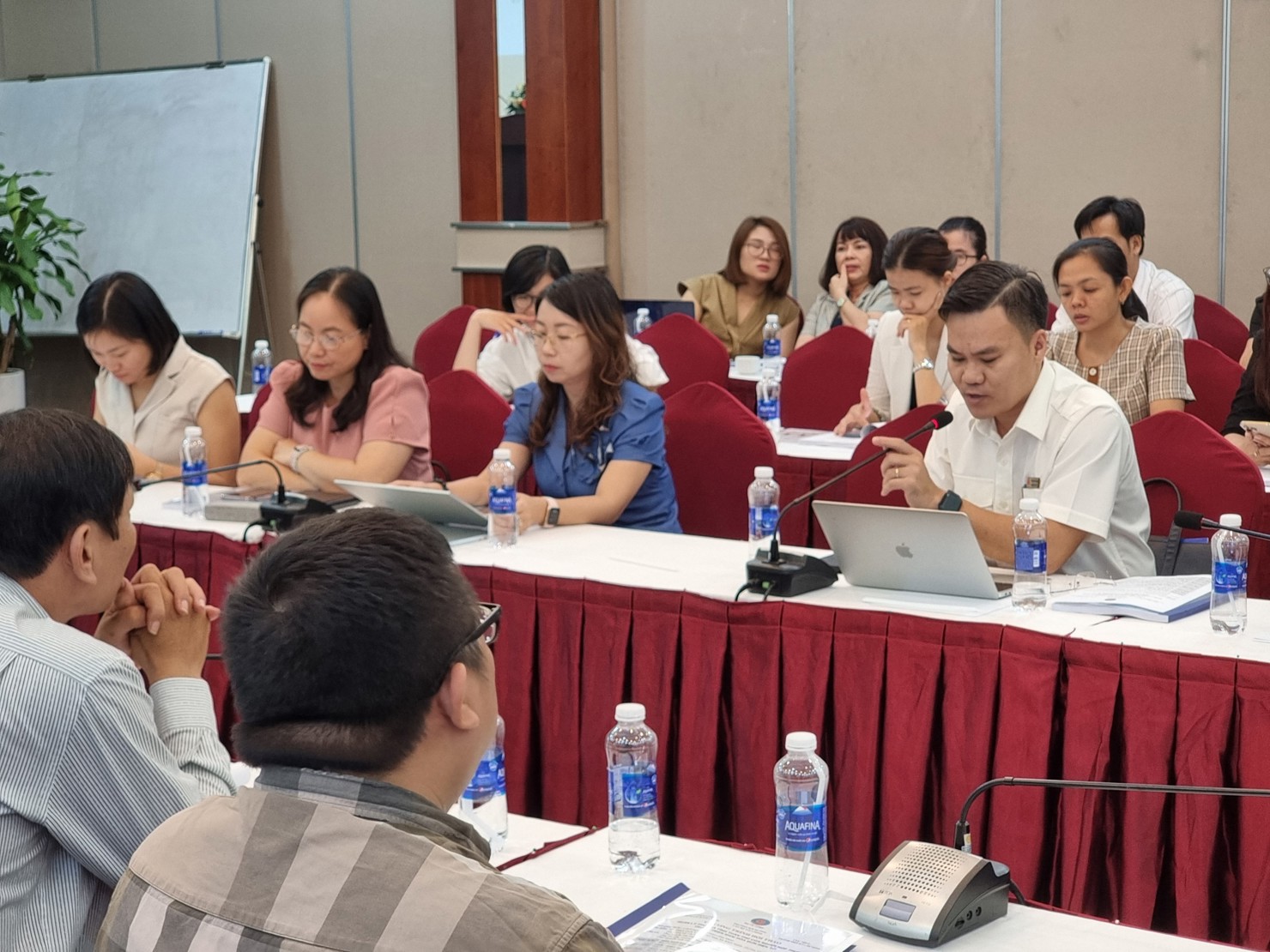 Các diễn giả tập trung nhận diện và phân tích những khó khăn, vướng mắc trong quản lý thuế hiện nay. Ảnh: LT