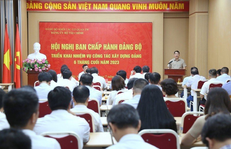 B&iacute; thư Đảng ủy, Thứ trưởng Bộ T&agrave;i ch&iacute;nh Cao Anh Tuấn ph&aacute;t biểu tại Hội nghị.