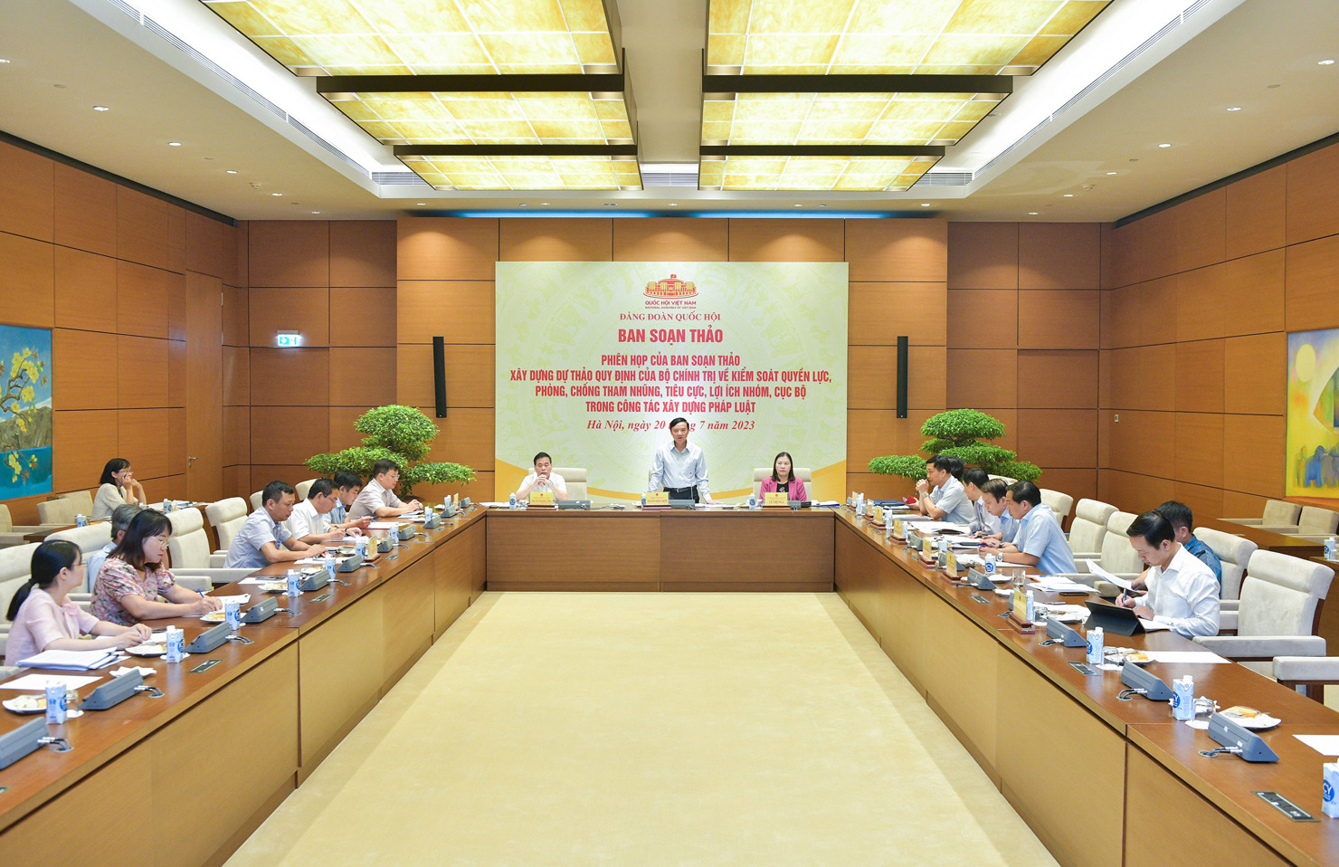Quang cảnh phiên họp.