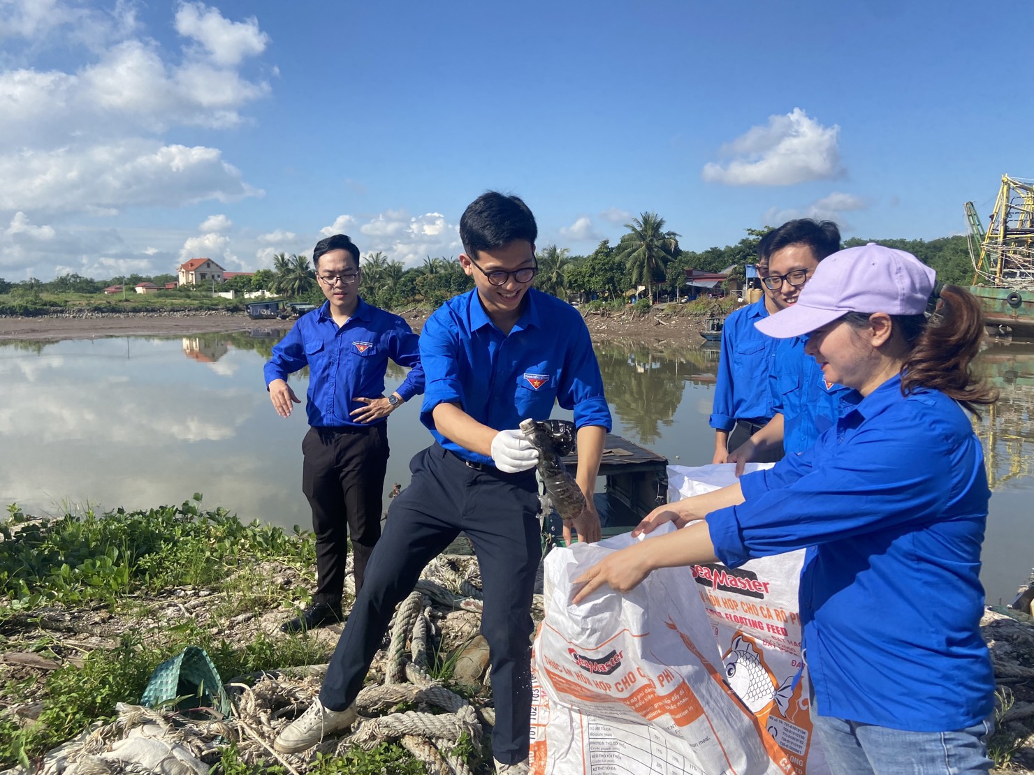 Tuổi trẻ Bộ Tài chính tổ chức ra quân "Ngày Chủ nhật xanh" - Ảnh 3