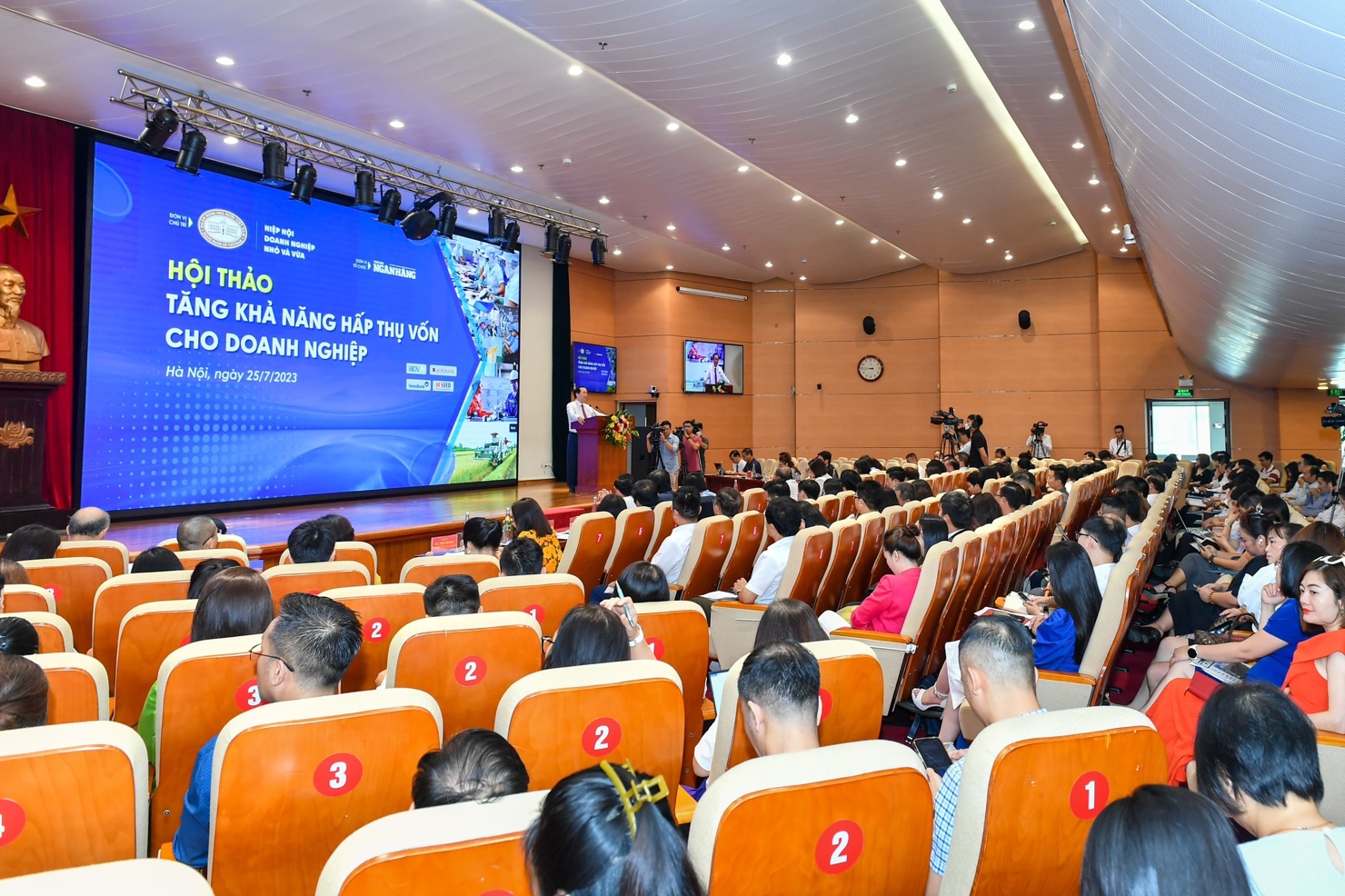 To&agrave;n cảnh Hội thảo.