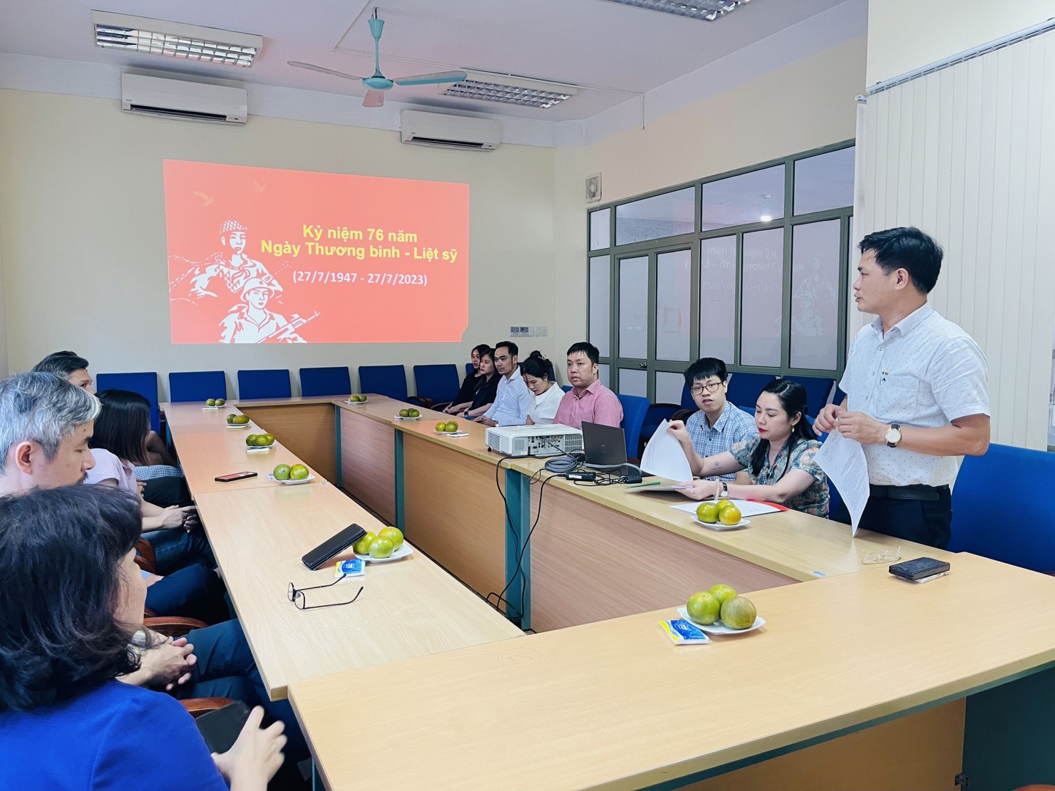 Đống chí Đỗ Văn Hải - Phó Tổng Biên tập Tạp chí Tài chính phát biểu khai mạc buổi lễ. 