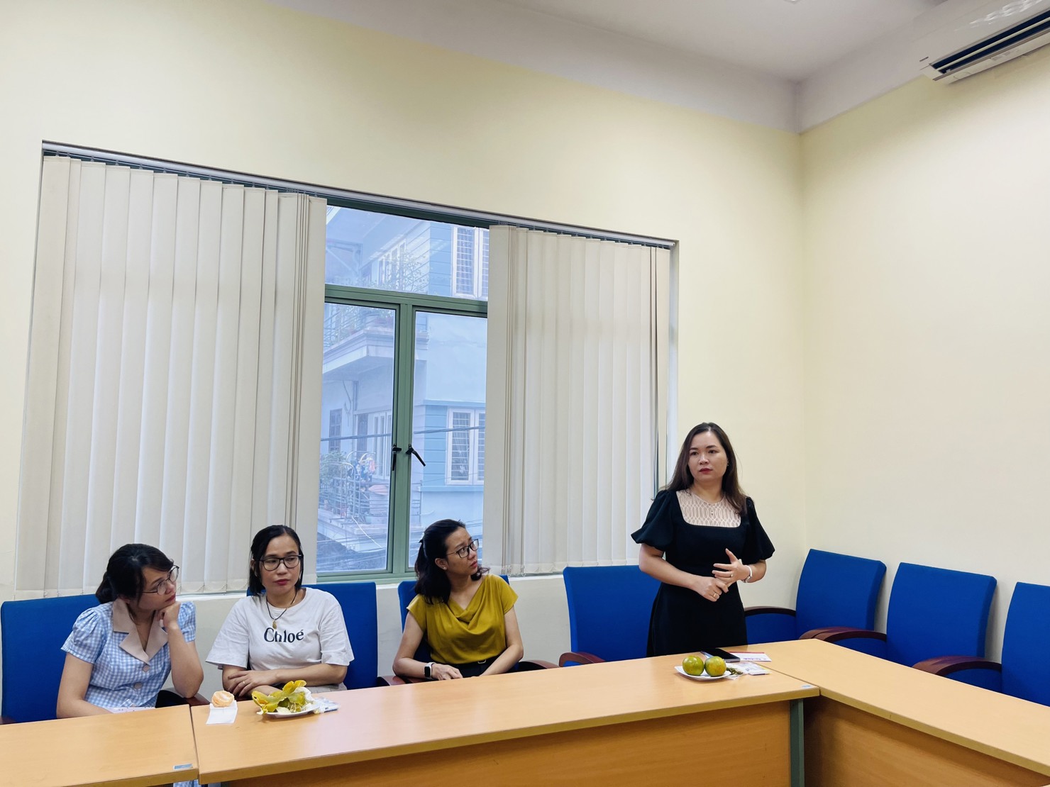 Đại diện phóng viên, biên tập viên là con, em của các gia đình chính sách, gia đình có công với cách mạng phát biểu tại buổi gặp mặt.