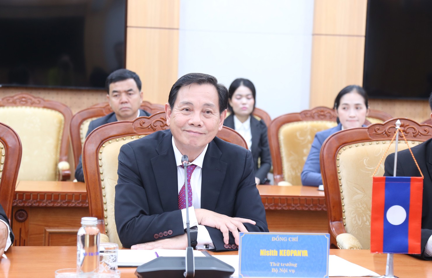 &Ocirc;ng Nisith Keopanya - Thứ trưởng Bộ Nội vụ&nbsp;nước CHDCND L&agrave;o ph&aacute;t biểu tại buổi l&agrave;m việc. Ảnh: Gia H&acirc;n