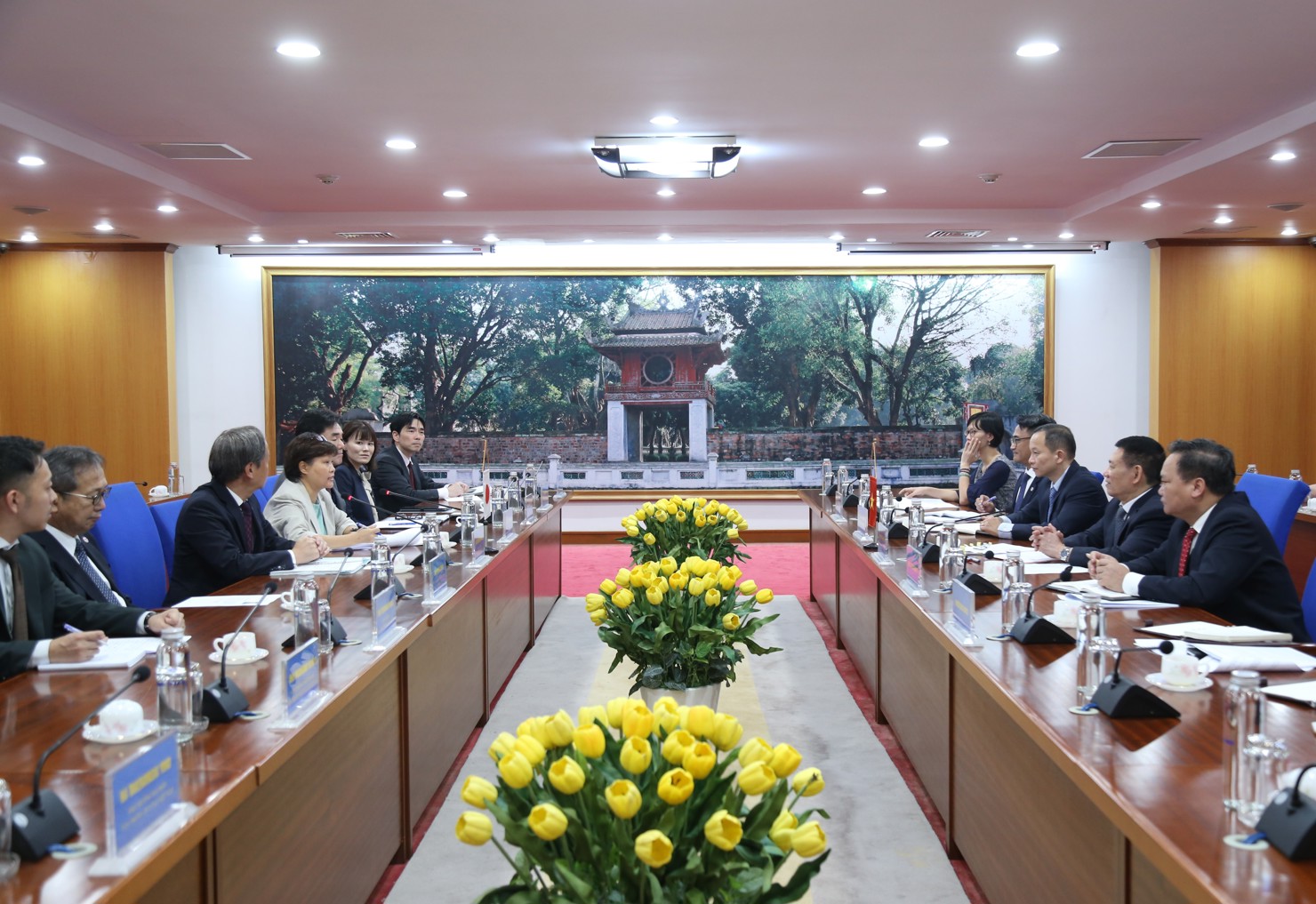 Quang cảnh buổi l&agrave;m việc. Ảnh: Gia H&acirc;n