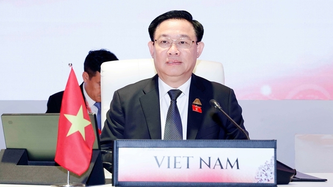 Chủ tịch Quốc hội Vương Đình Huệ dự Phiên toàn thể thứ nhất Đại Hội đồng AIPA-44. Ảnh: Doãn Tấn