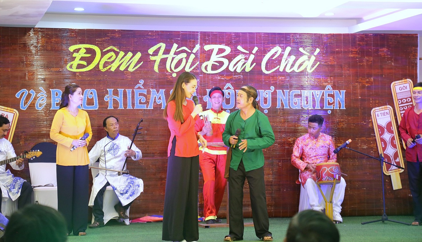 Mở đầu Hội nghị, BHXH tỉnh Quảng Nam đã phối hợp Chương trình hô hát Bài chòi tuyên truyền về chính sách BHXH tự nguyện. 